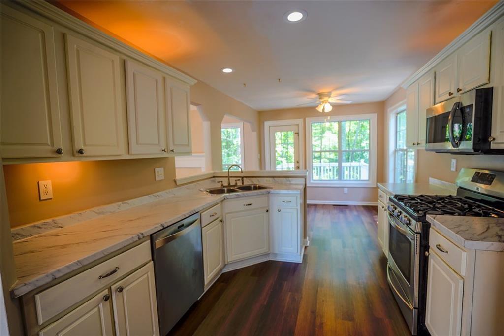 4340 Mapleton Way Property Photo 8