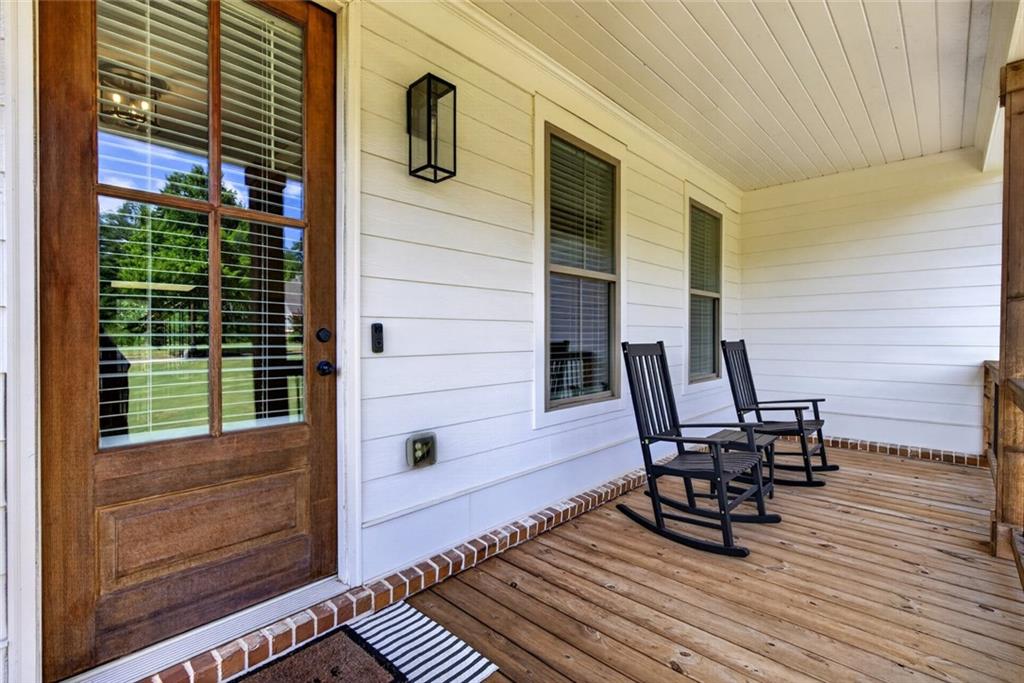 417 Fox Valley Drive Property Photo 4