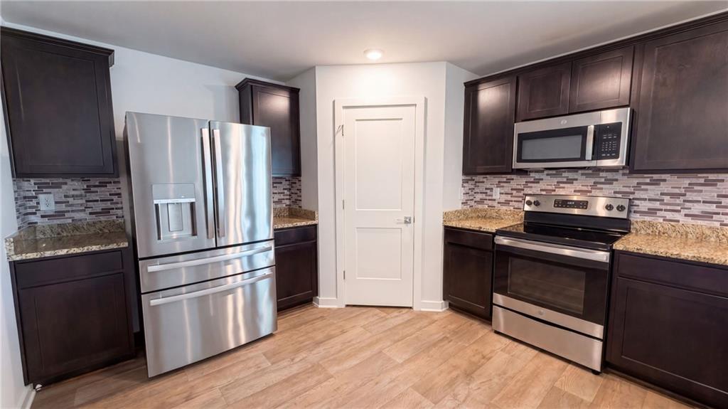800 Maduro Way Property Photo 7