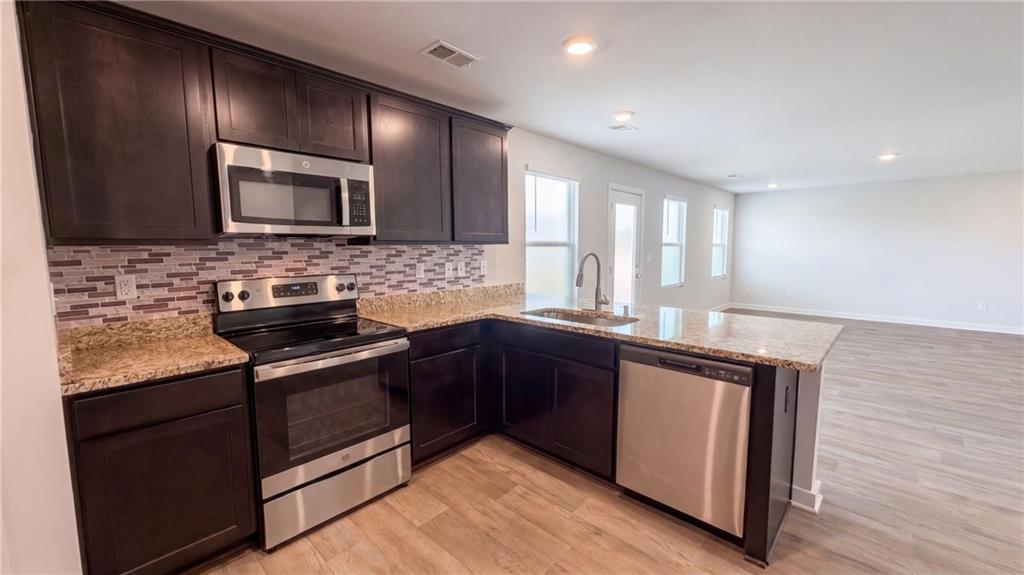 800 Maduro Way Property Photo 8