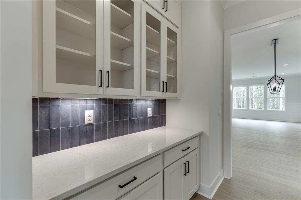 5430 Settingdown Road Property Photo 11