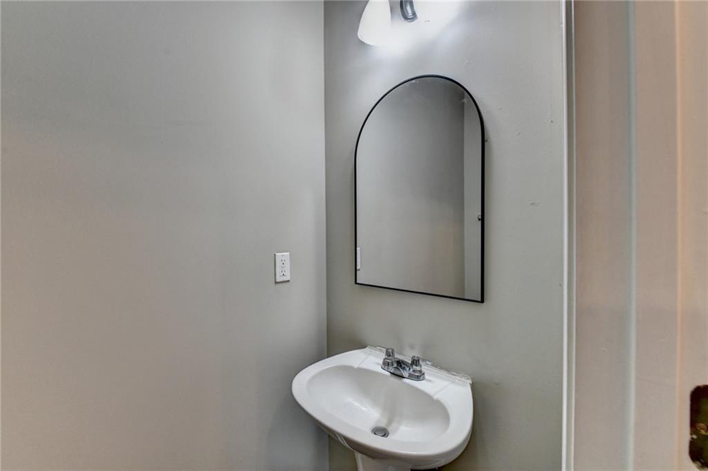 2152 Executive Drive Property Photo 6