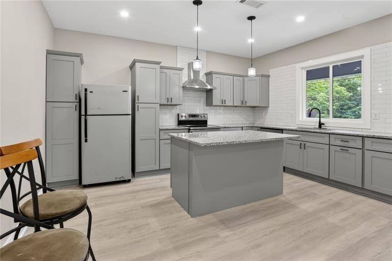 7830482 Property Photo 3
