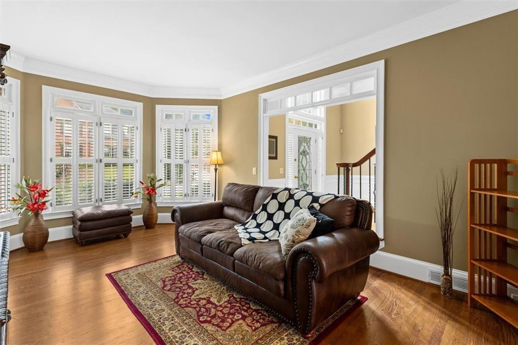 210 York Town Circle Property Photo 4