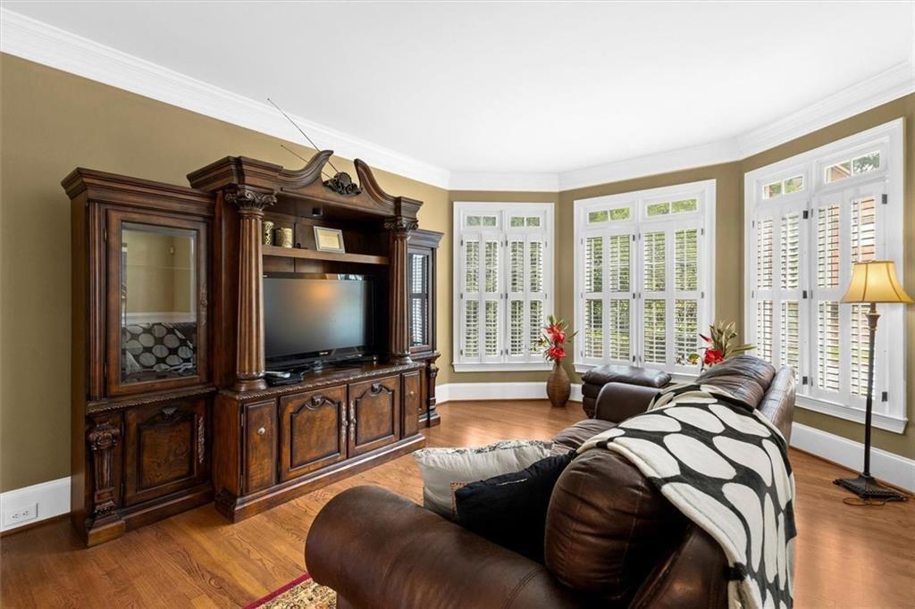 210 York Town Circle Property Photo 5