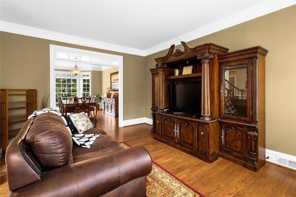 210 York Town Circle Property Photo 6