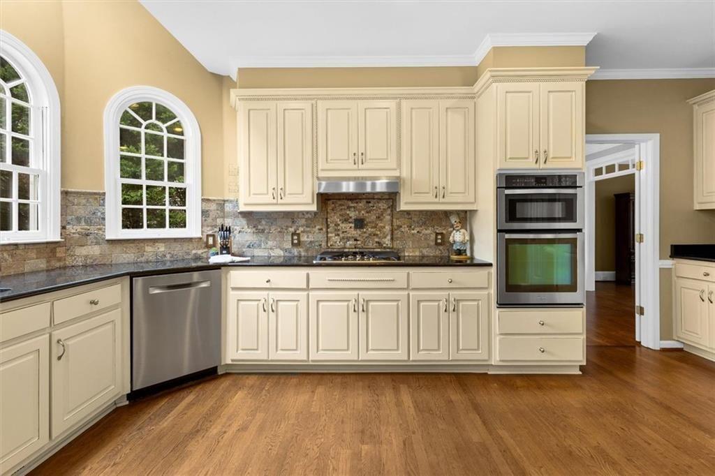 210 York Town Circle Property Photo 15
