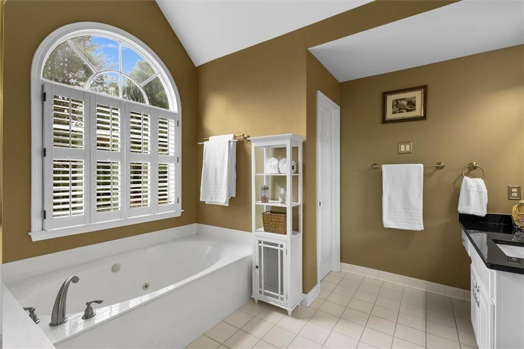 210 York Town Circle Property Photo 39