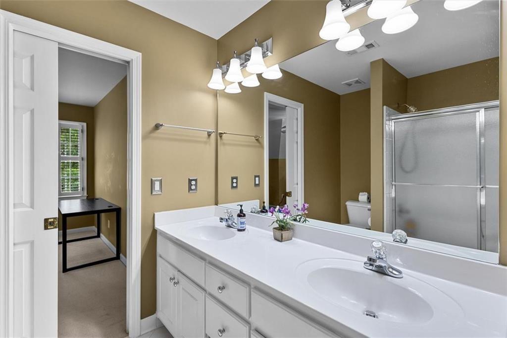210 York Town Circle Property Photo 49