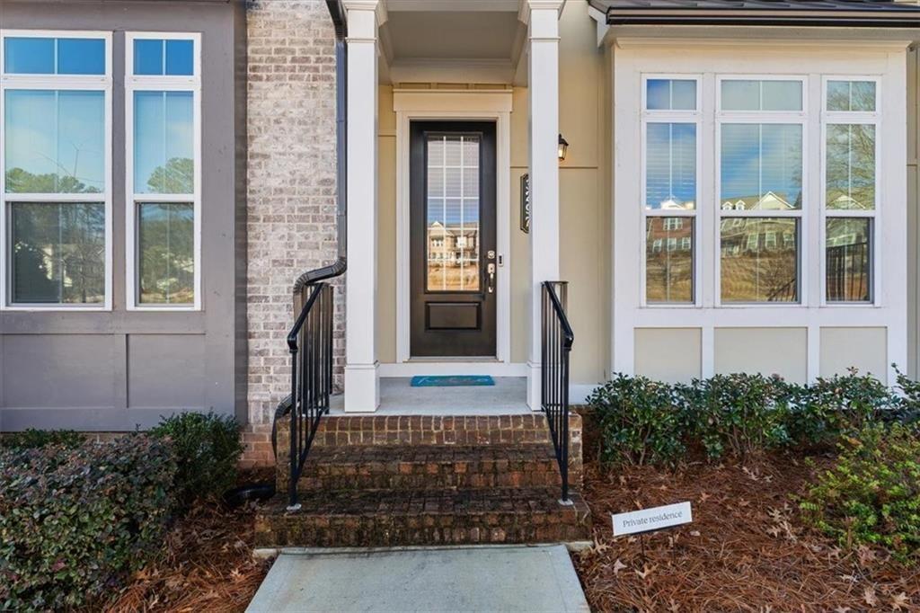 3297 Park Pointe Cir Circle