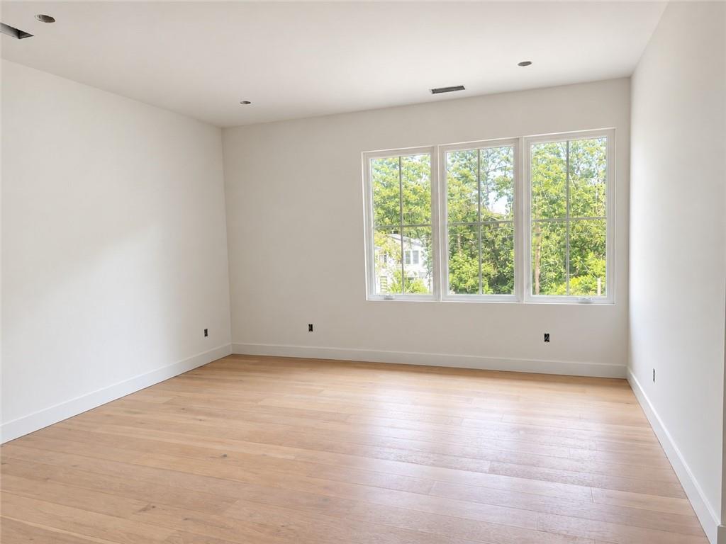1005 Clementstone Drive Ne Property Photo 5