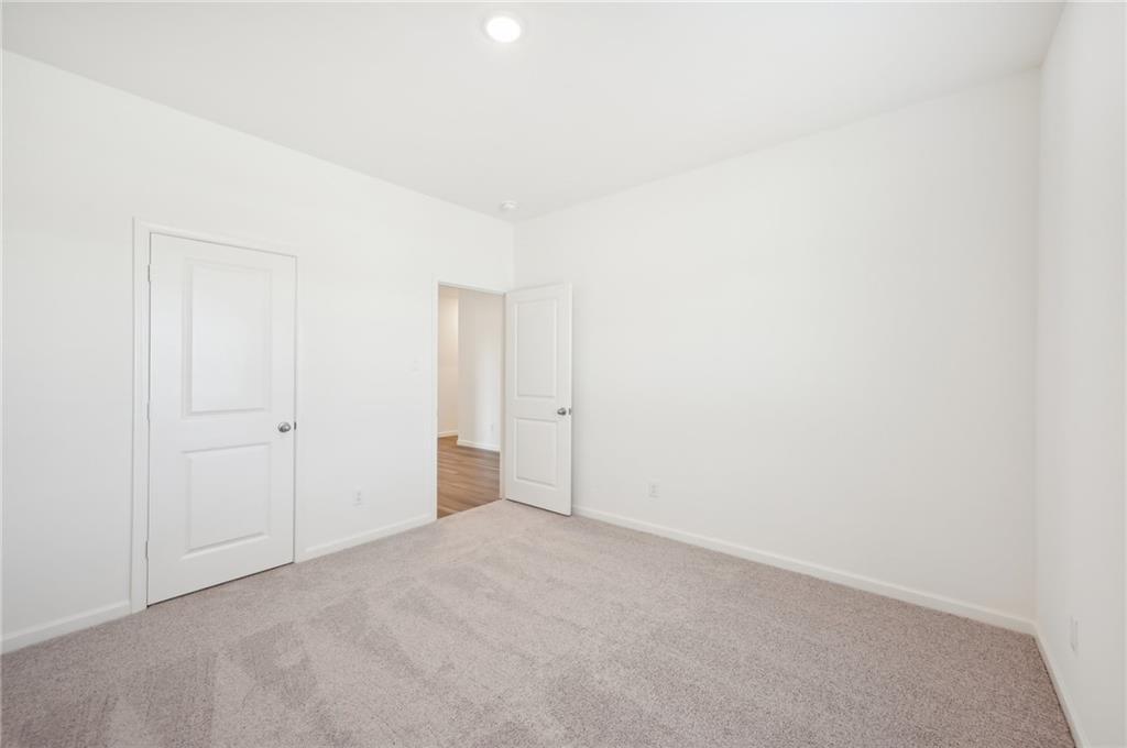32 Crescent Boulevard Property Photo 8