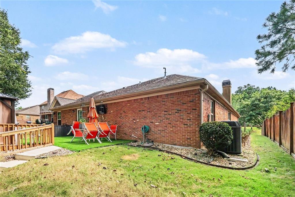 8001 Gossamer Drive Property Photo 3