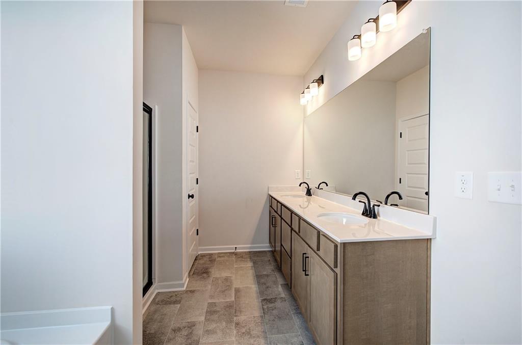 810 Dundee Way Property Photo 32