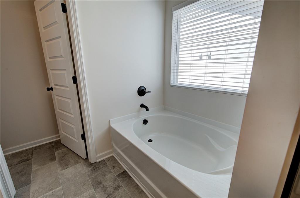 810 Dundee Way Property Photo 36