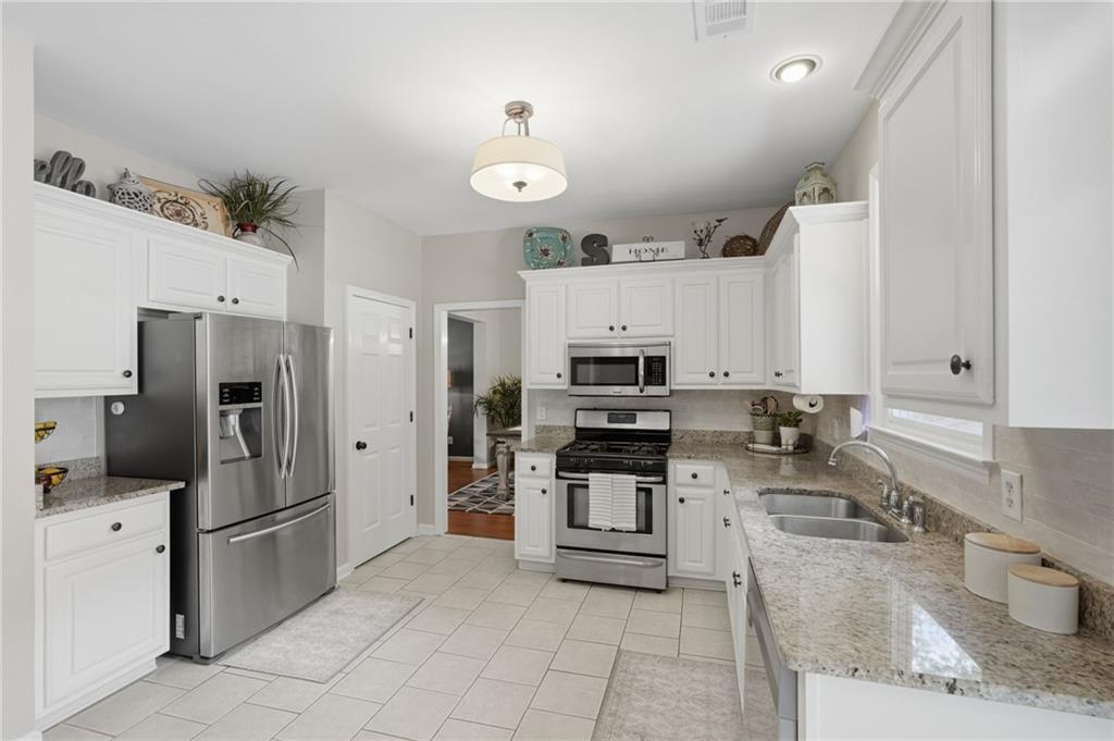 940 River Cove Drive Property Photo 16