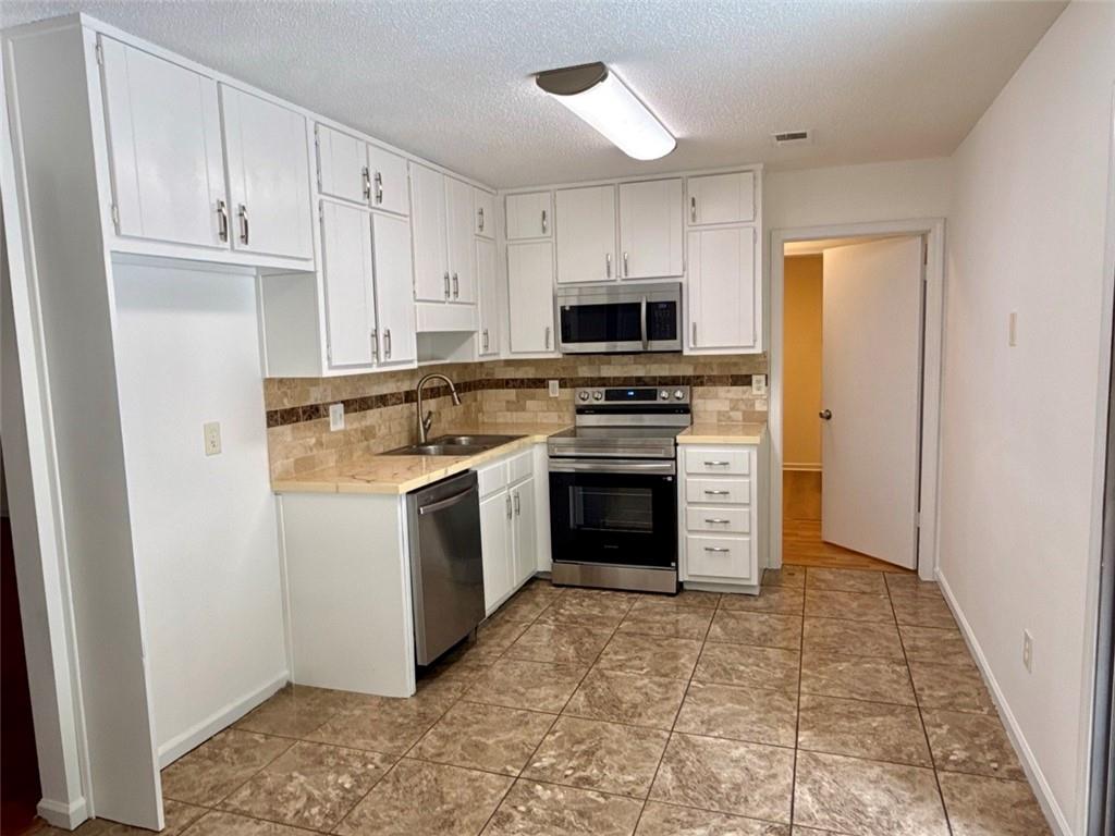 108 Hilltop Circle Property Photo 2