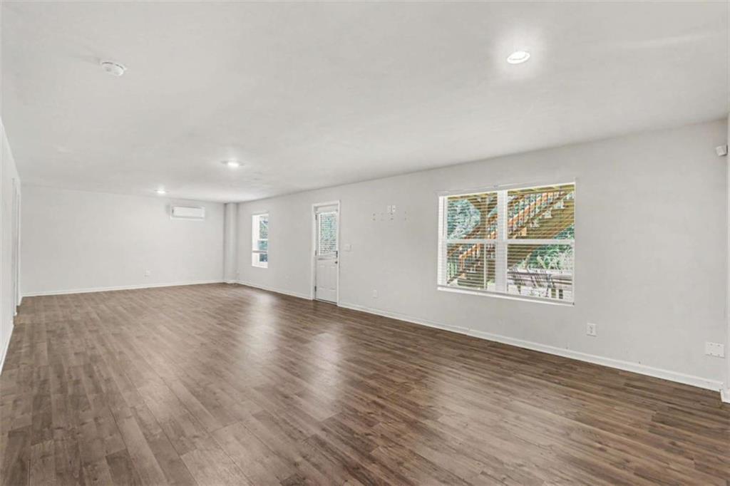 7576 Jennadee Drive Property Photo 16