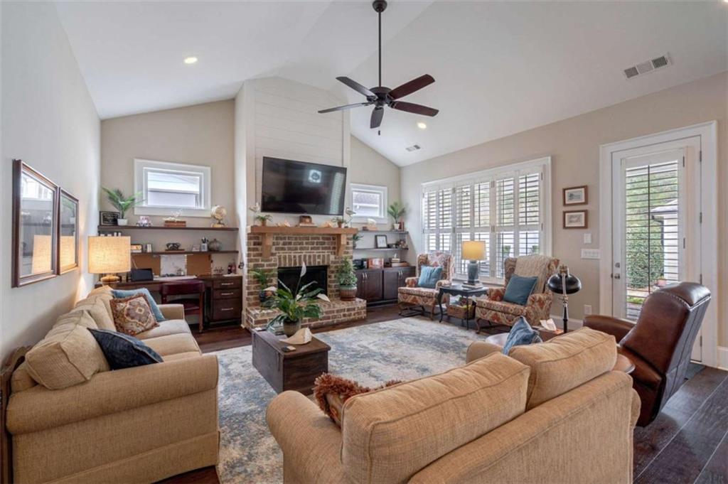 4082 Greenleffe Drive Property Photo 13