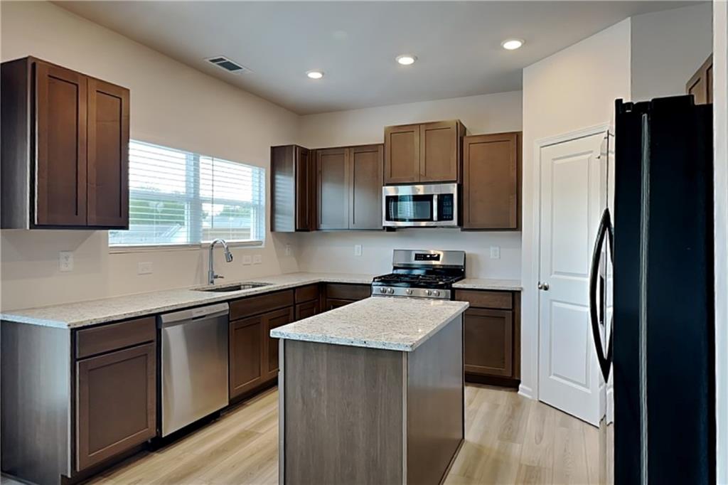 769 Oakmont Trace Property Photo 3