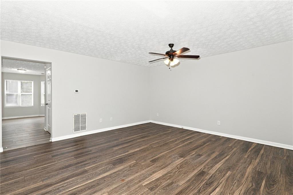 2002 Grove Way Property Photo 6