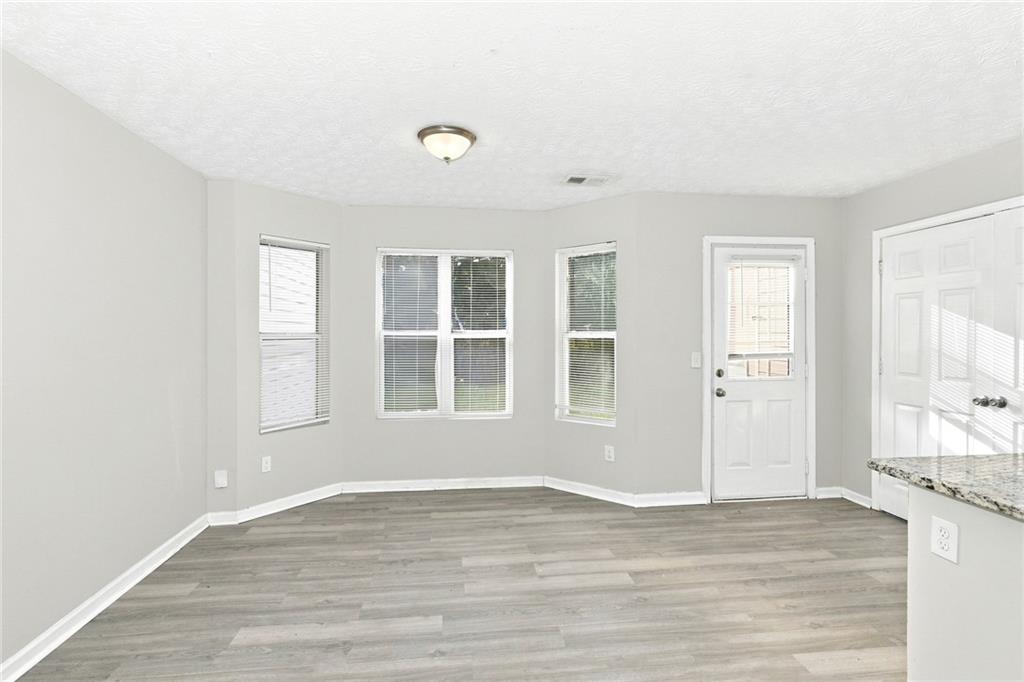 2002 Grove Way Property Photo 8
