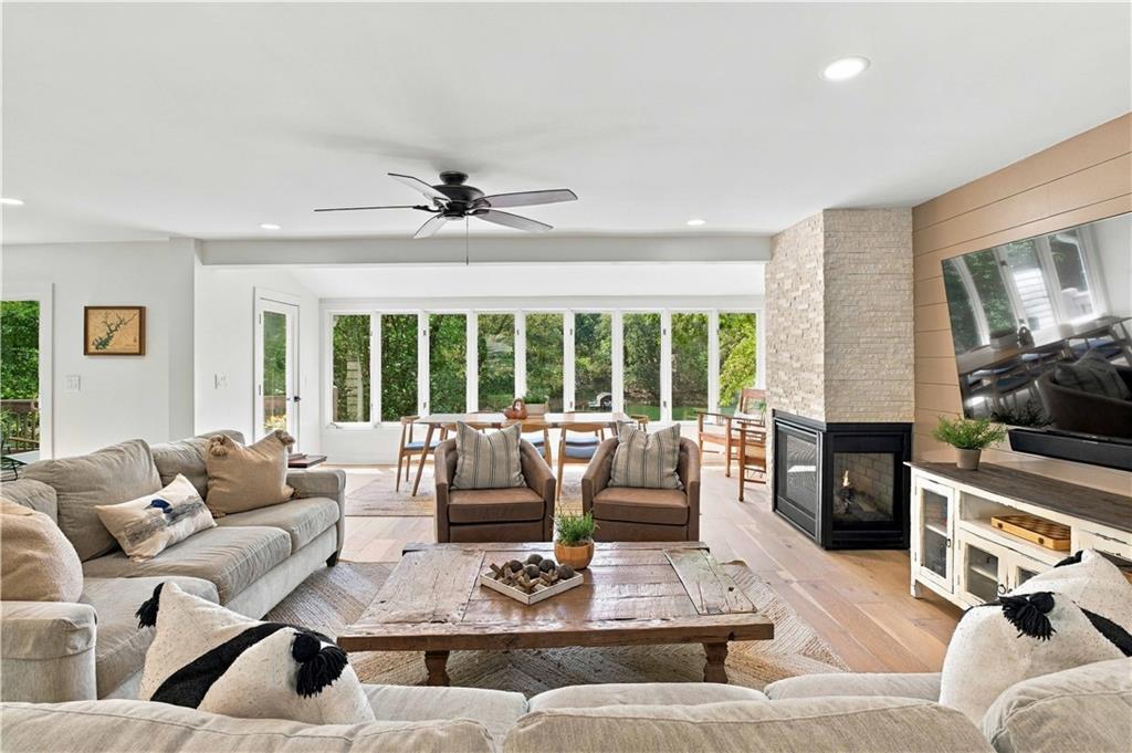 688 Harbor Cove Property Photo 4