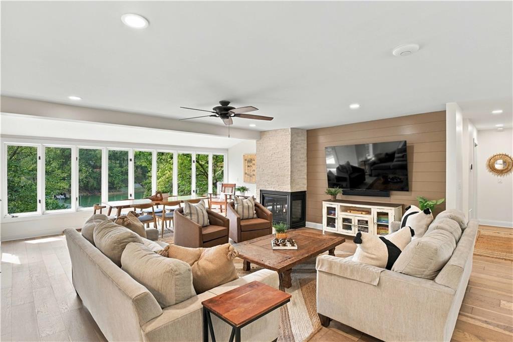 688 Harbor Cove Property Photo 6
