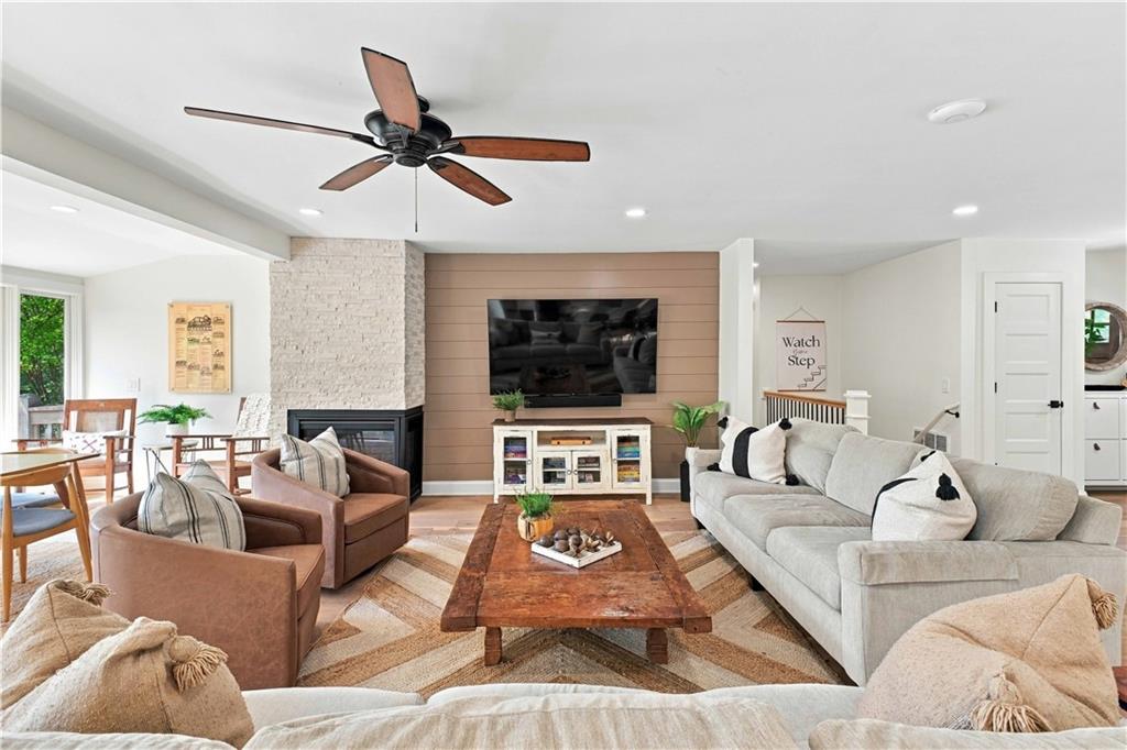 688 Harbor Cove Property Photo 8
