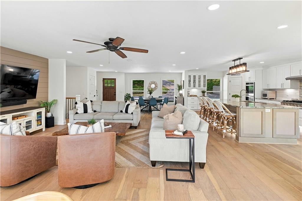 688 Harbor Cove Property Photo 11