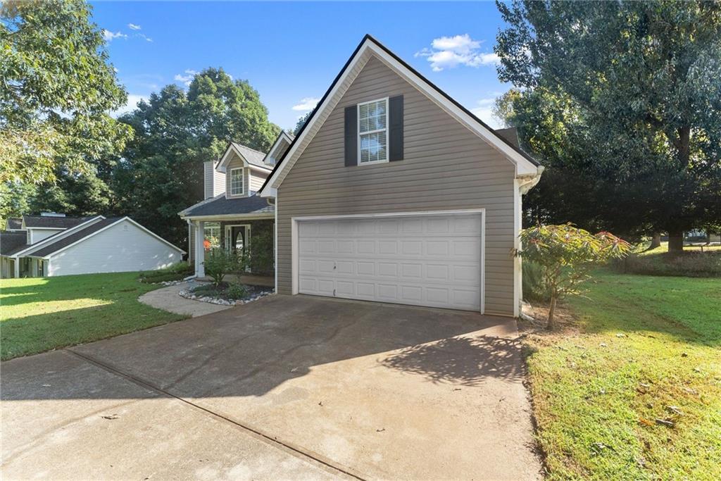 61 Hawthorne Drive Property Photo 2