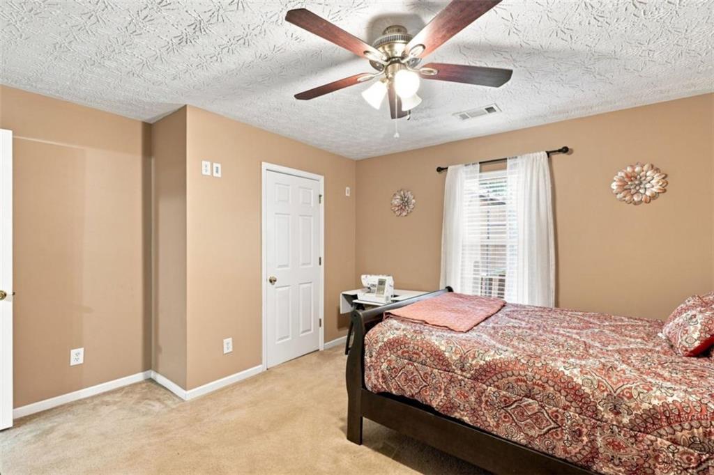 212 Vernon Walk Property Photo 18