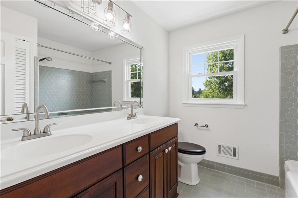 800 Glenairy Drive Property Photo 18