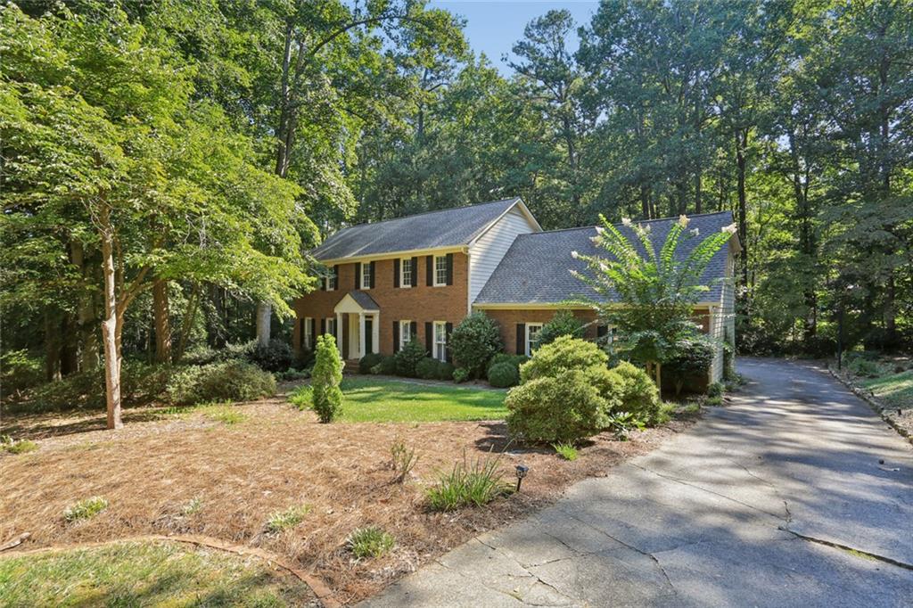 1090 Applecross Drive Property Photo 1