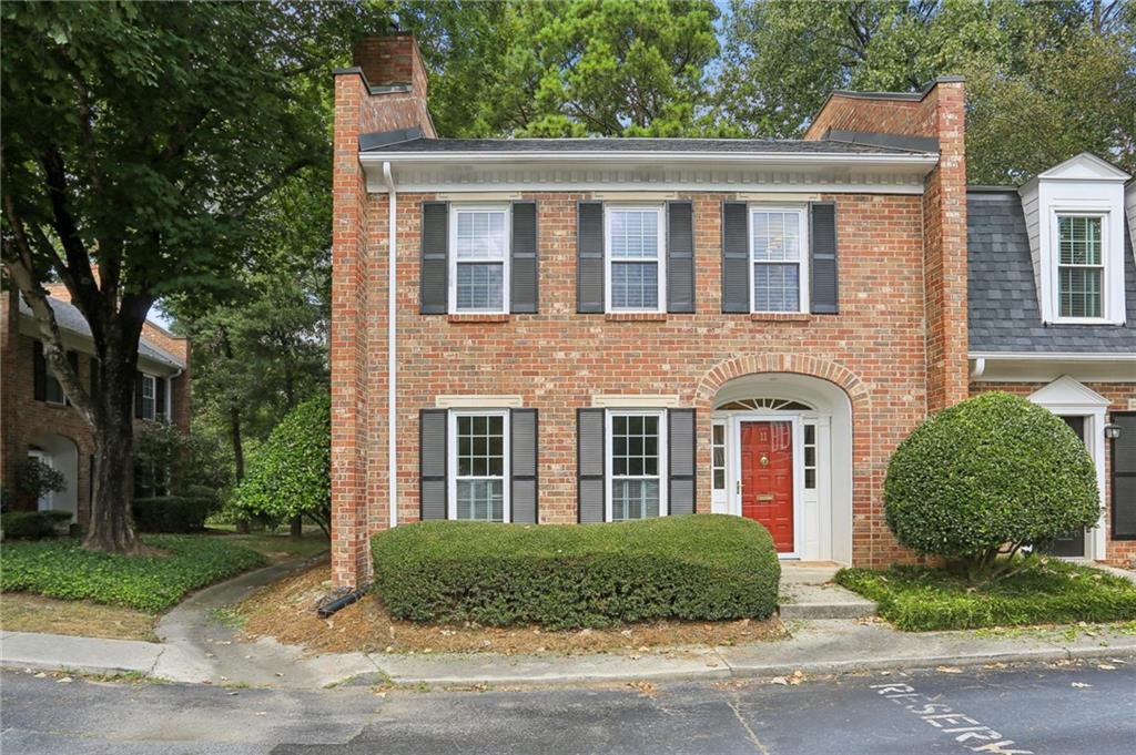 11 Scotland Place Nw Property Photo 1
