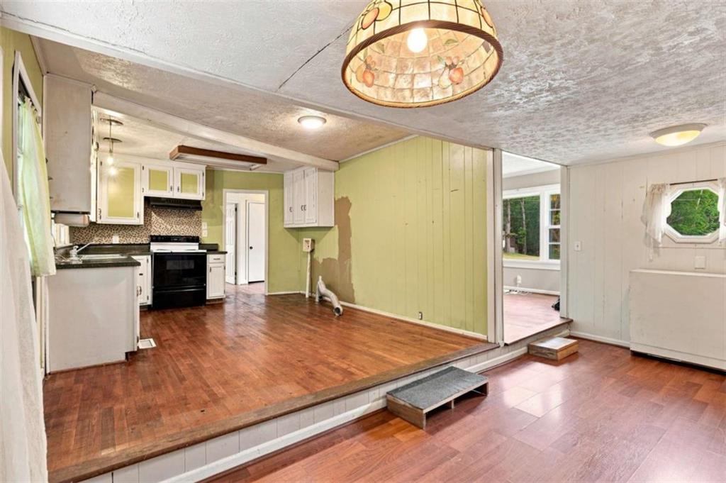 791 Warren Road Ne Property Photo 3