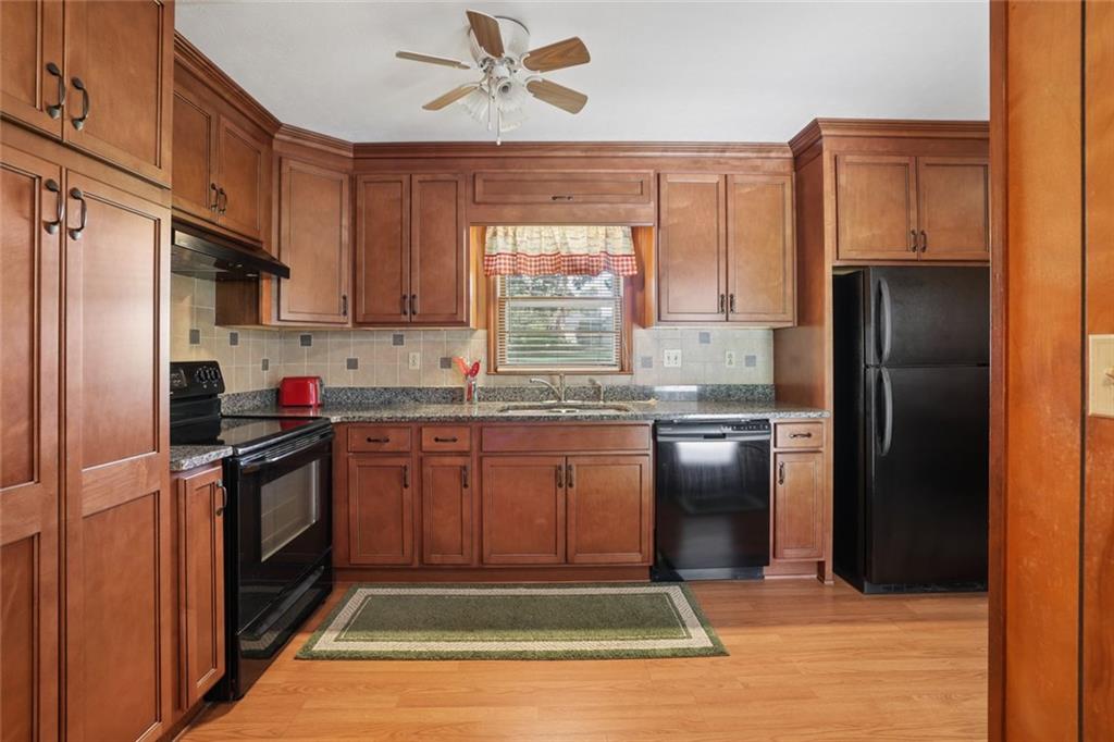 2833 Crabapple Circle Property Photo 3