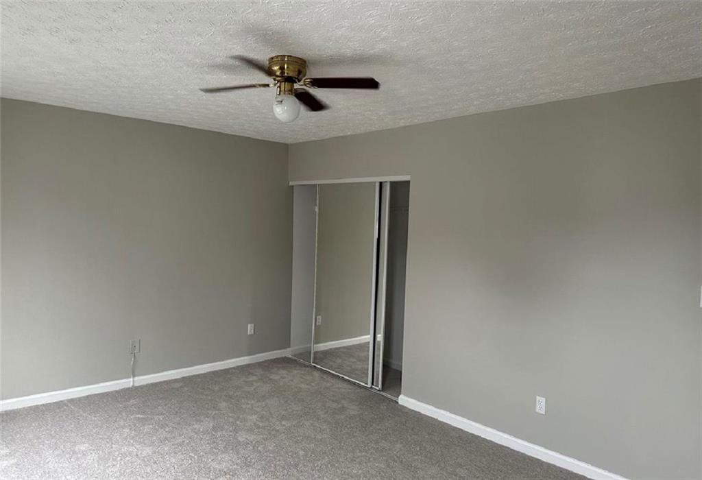 1133 Hawthorn Lane Property Photo 6