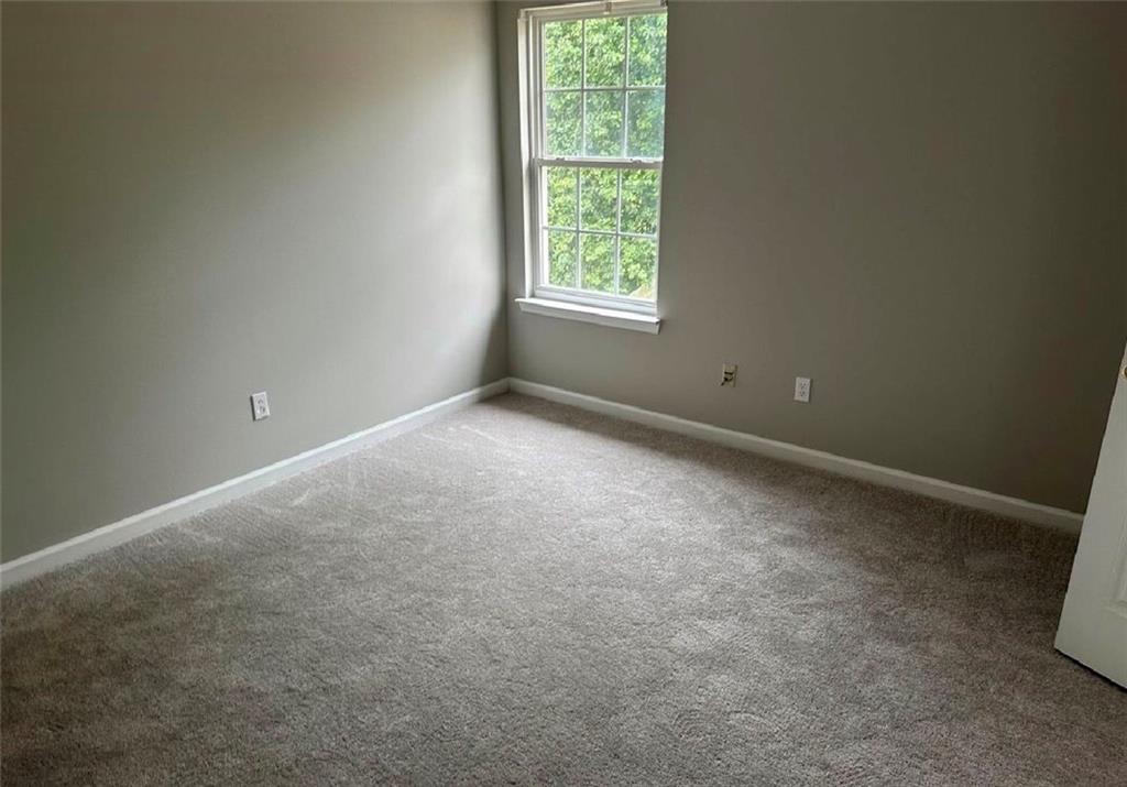1133 Hawthorn Lane Property Photo 7