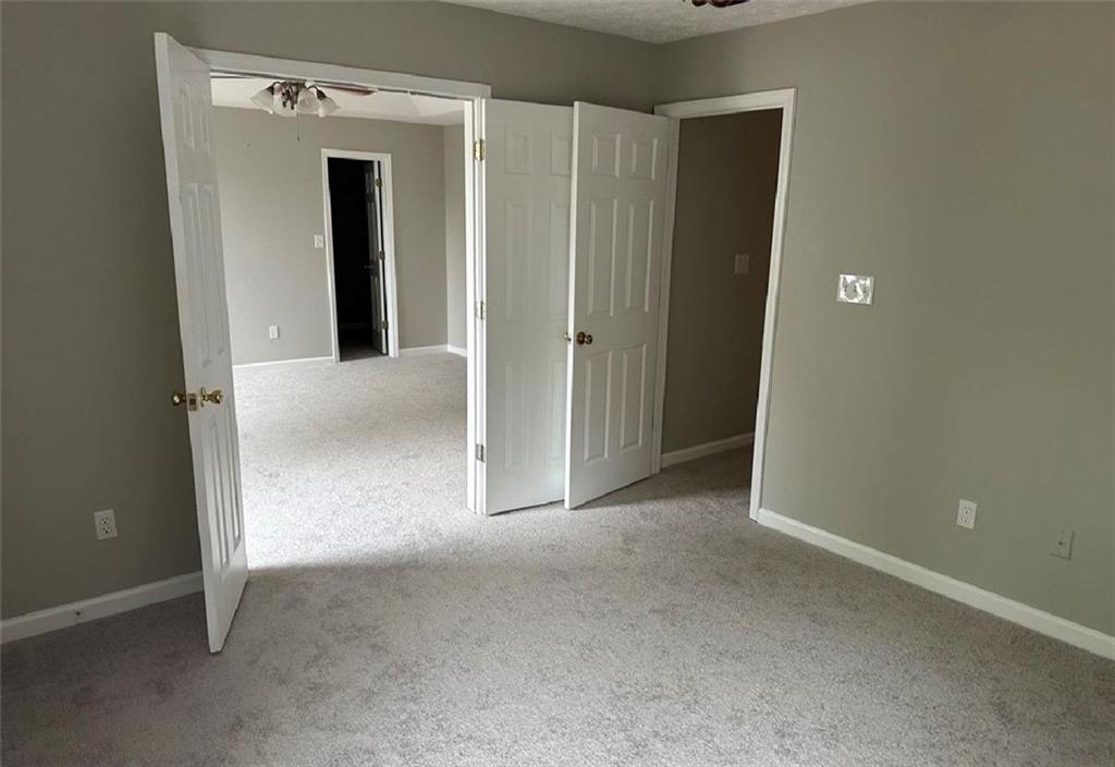 1133 Hawthorn Lane Property Photo 8