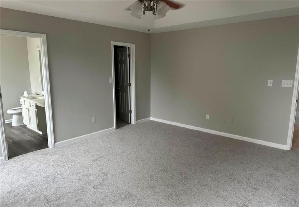 1133 Hawthorn Lane Property Photo 9
