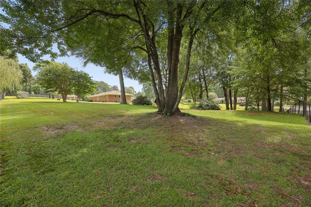 2823 Crabapple Circle Property Photo 4