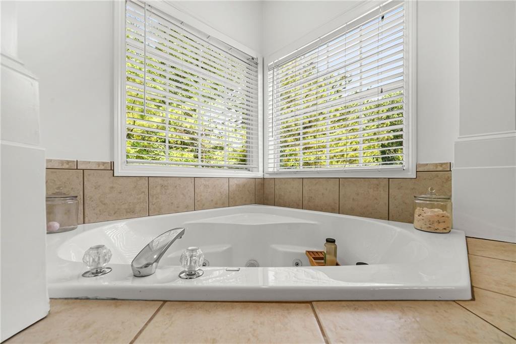 176 Oak Leaf Drive Property Photo 16