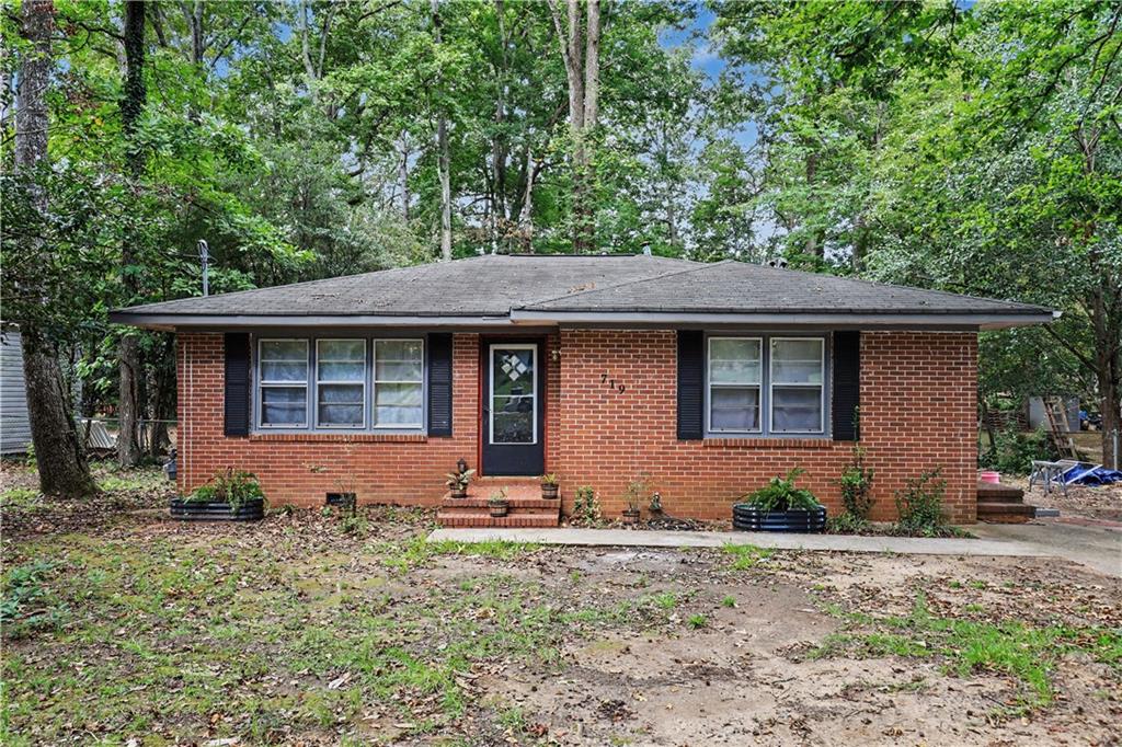 719 Sherwood Drive Property Photo 1