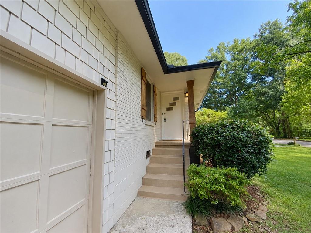 1010 Scott Circle Property Photo 2
