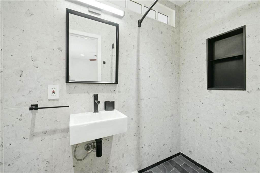 1010 Scott Circle Property Photo 14