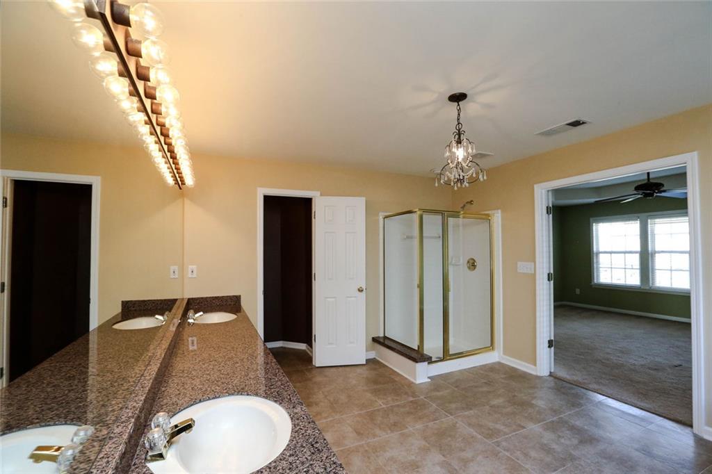 7832650 Property Photo 32