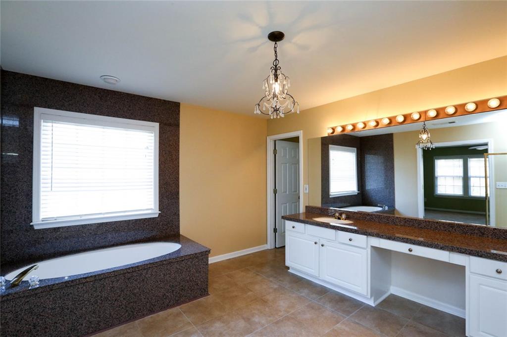 7832650 Property Photo 33
