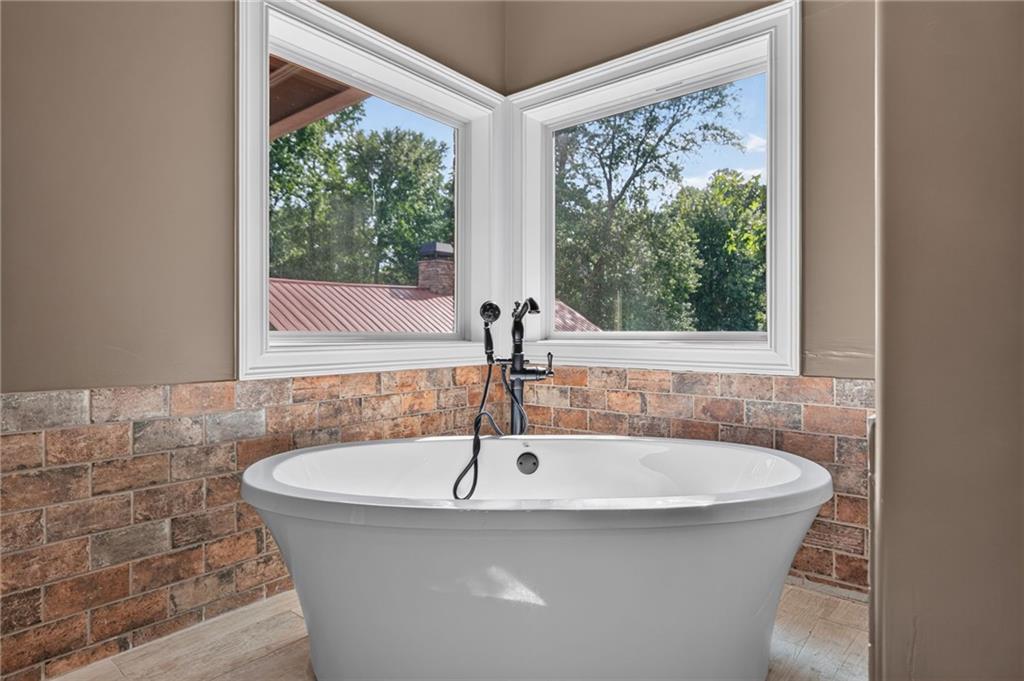 456 E Valley Road Ne Property Photo 26
