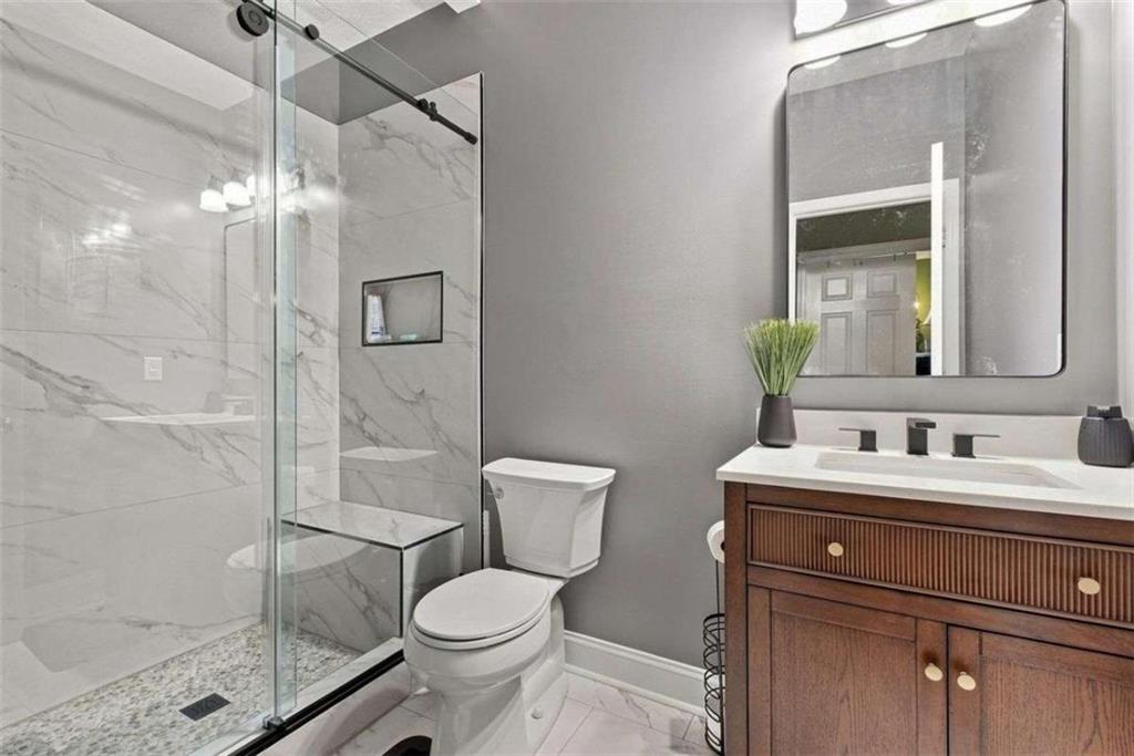 2935 Edgewater Property Photo 8